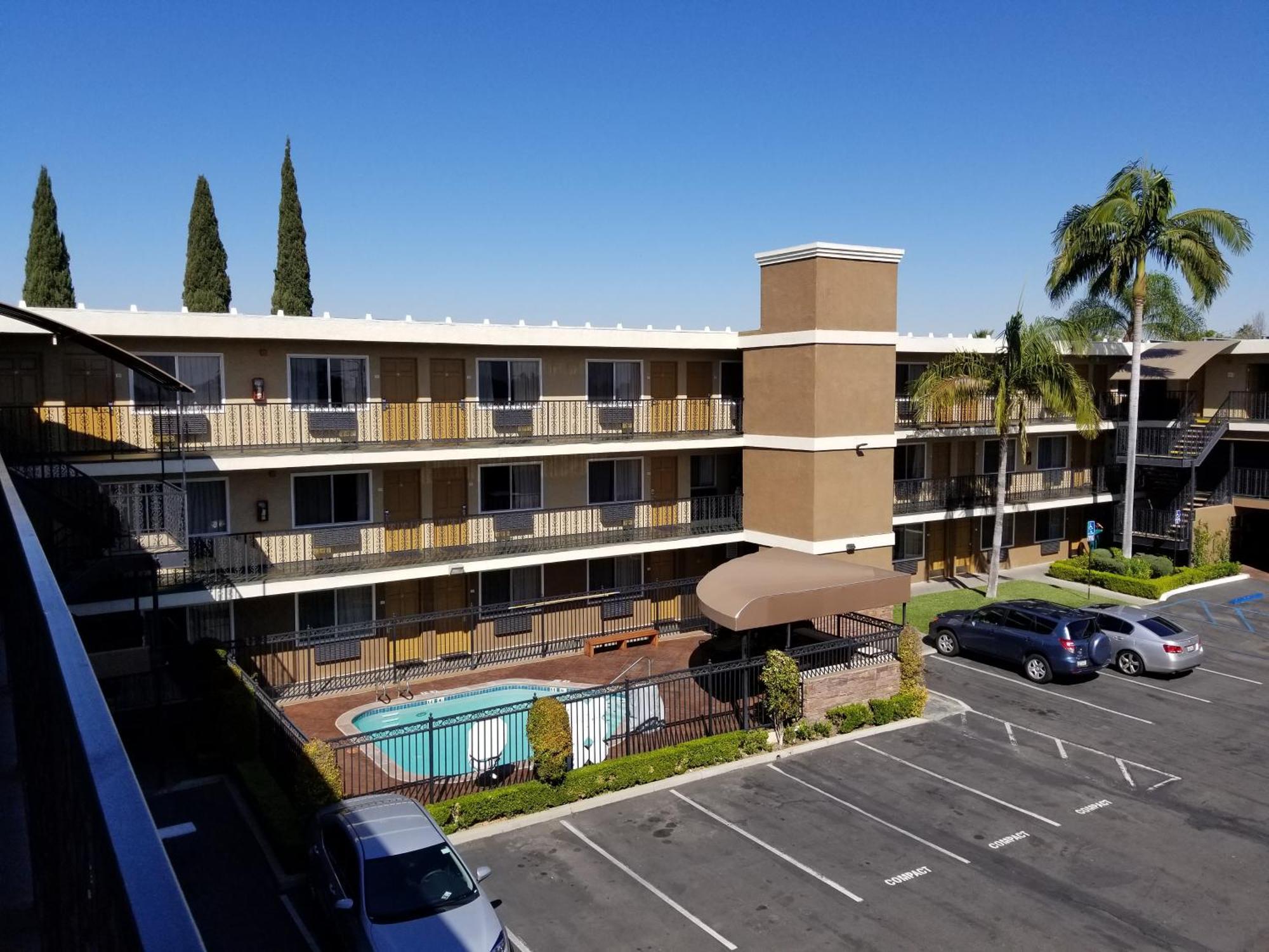 Quality Inn & Suites Anaheim Maingate Экстерьер фото